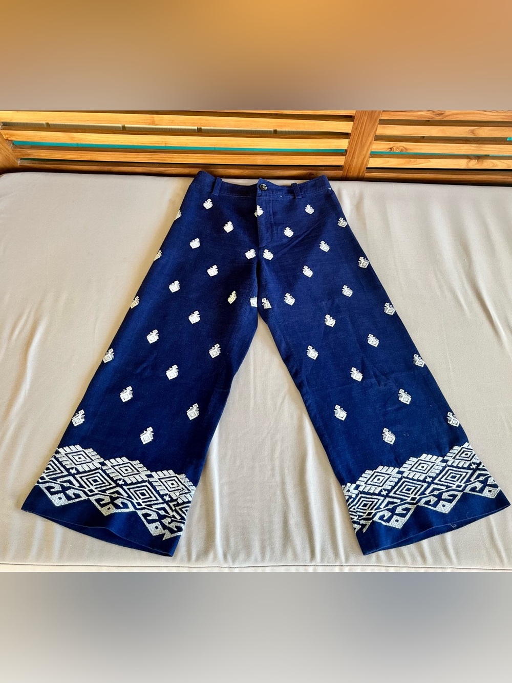 Zara Navy and Cream Wide-Leg Geometric Embroidered Women’s Ankle Pants | Size M